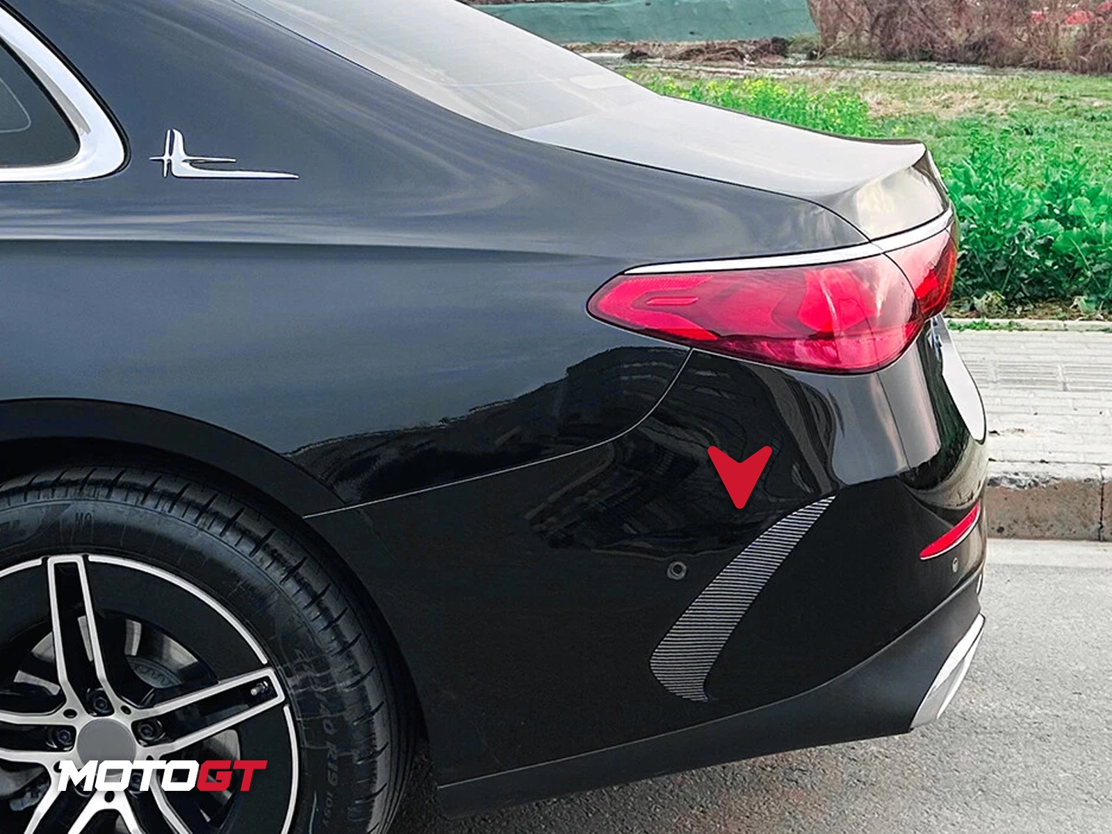 E CLASS REAR BUMPER TRIM